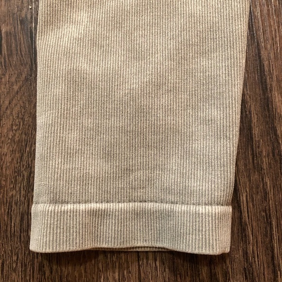 H&M Sage Green Ribbed Seamless Leggings - Picture 10 of 15